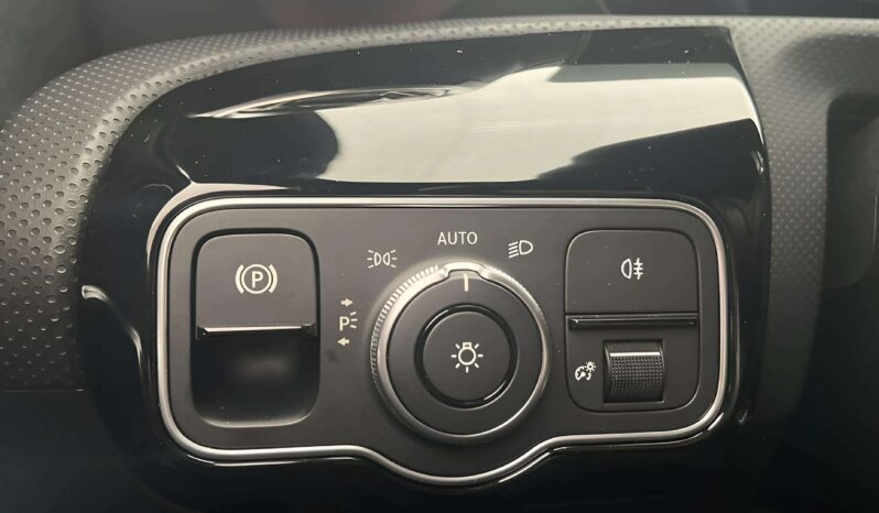 
								2024 Mercedes-Benz CLA 200 AMG Coupé Widescreen Camera Night Package full									