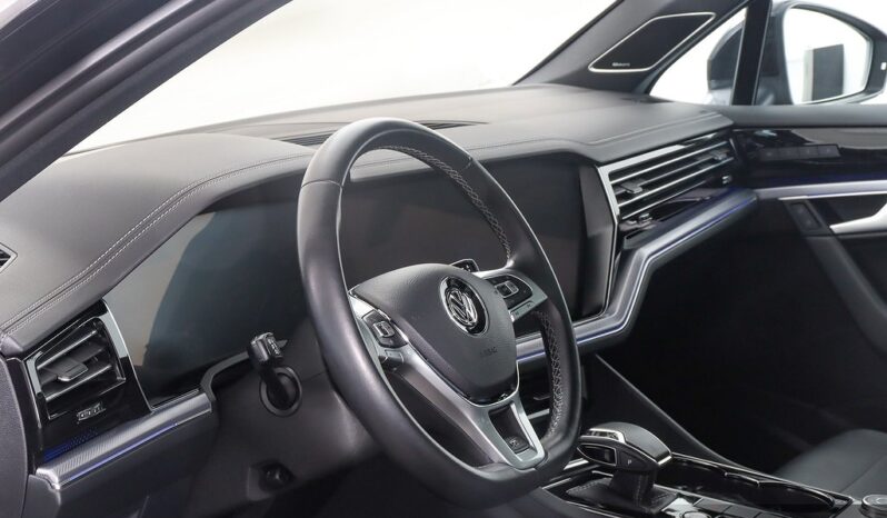 
								2019 Volkswagen Touareg 3.0 V6 TDI R-Line 4Motion Suzuka NightVision HeadUp full									