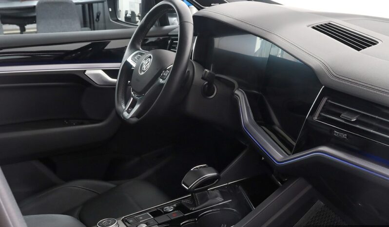 
								2019 Volkswagen Touareg 3.0 V6 TDI R-Line 4Motion Suzuka NightVision HeadUp full									